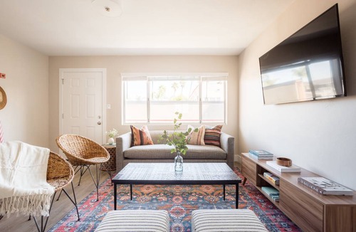 La Jolla Apartment | Seashore V by AvantStay Sleek La Jolla Flat 5mins from the Beach!