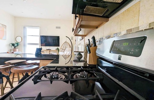 Hermosa Beach House | Seaside Sanctuary - Rooftop Deck & Hot Tub