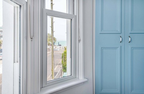 Felpham House | Seaside Villa with Garden, 40m to Beach