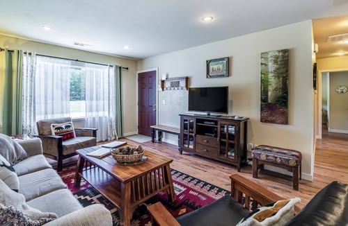 Orick Cabin | Secluded, Family-Friendly Cabin w/Back Deck, Gas Grill, Free WiFi, Mountain View