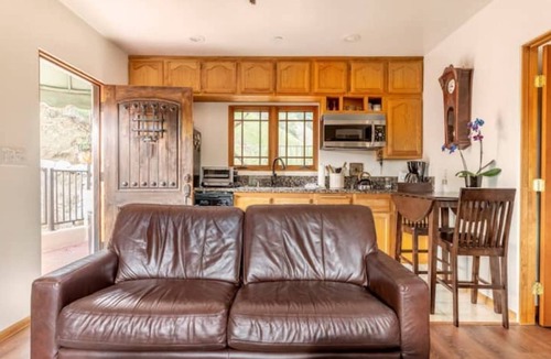 Verdugo Woodlands House | Secluded Guesthouse with pool access.