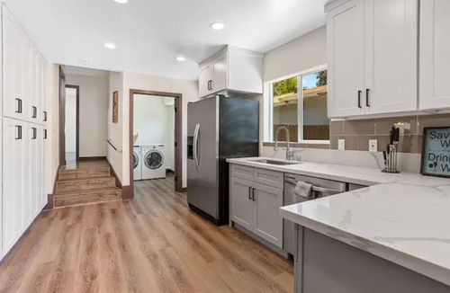 Altadena House | Secluded Highly Upgraded 3BR/3BA SFR- 10 Mins to Old Town Pasadena