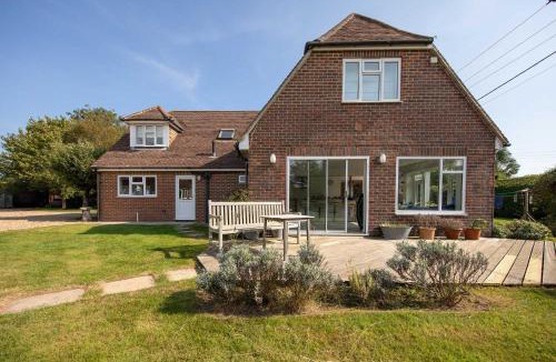 Birdham House | Secluded rural retreat close to beach - sleeps 12
