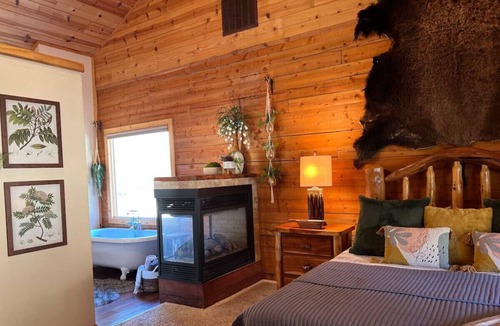 California Hot Springs Cabin | Secluded Log Cabin in Sequoia National Forest