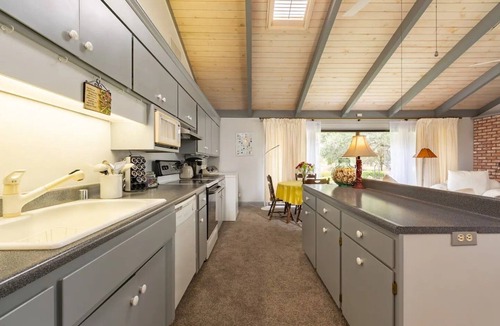 Callender Apartment | Secluded wine country retreat, full kitchen