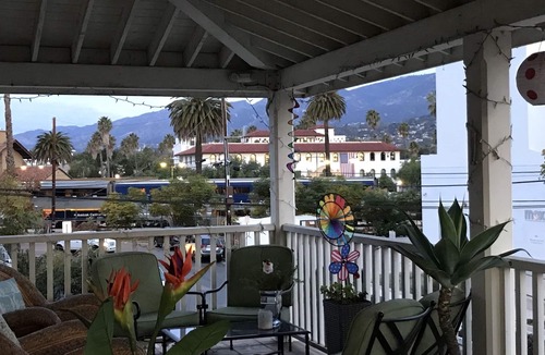 Lower State Apartment | Second story studio 1 1/2 blocks to beach