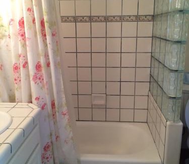 Oak Park Bed & Breakfast | Secret Garden Inn & Cottages