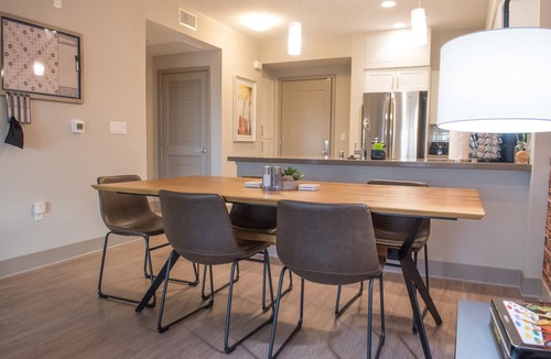 Fullerton Apartment | ✰Self Check in ✰ 100MB Wifi ✰Washer/Dryer✰King Bed