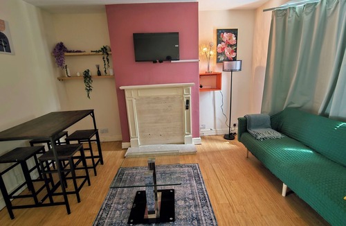Clifton House | Self Check-in, 2 Bedroom peaceful home, 5 min from Beeston station, Nottingham