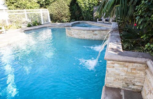 Hermosa Village House | Sensational 6 Bedroom 4 Bathroom Pool Home (3 Master Bedrooms W/bathrooms)