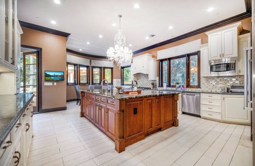 Tarzana Villa | Serano Estate - Elegant Mediterranean Estate in the heart of Tarzana