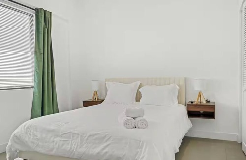 Culver - West House | Serene 2-bedroom house with AC in vibrant Los Angeles