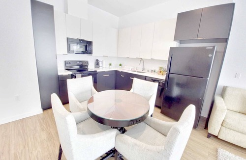 Little Tokyo Hotel | Serene 2BR Penthouse Haven in vibrant Los Angeles