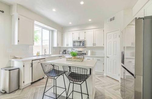 Palmdale House | Serene and Elegant Estate On Racquet Ln #42183