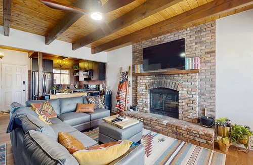 Arrowbear Lake Cabin | Serene Cabin - Close to Big Bear and Lake Arrowhead with gas grill