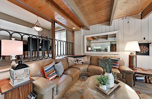 Blue Jay House | Serene Cabin