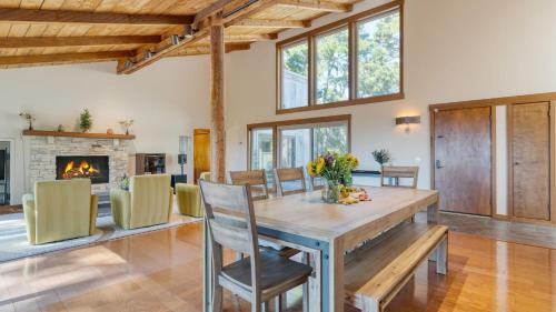 Del Monte Forest House | Serene Crest by AvantStay A Design Near Beaches