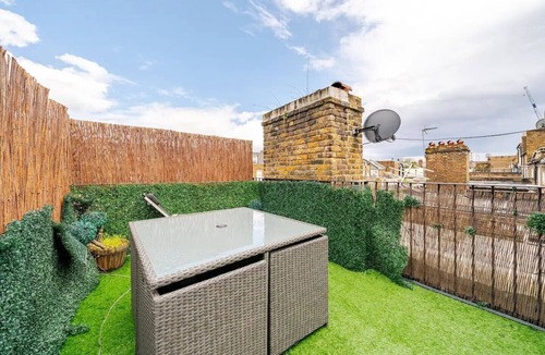 Golborne Apartment | Serene Luxury Notting Hill Townhouse