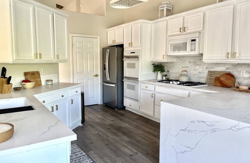 Araby House | Serene Modern Desert Home: Private Pool, Spa, and Backyard - Pet Friendly!