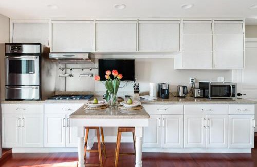 San Carlos Apartment | Serene Oasis in the midst of Silicon Valley