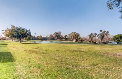 Palm Desert House | Serene On The Green