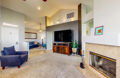 Palm Desert House | Serene On The Green