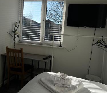 Southampton House | Serene Property Next to Southampton General Hospital
