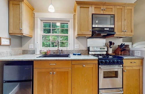 Arcata Apartment | Serene retreat surrounded by redwoods