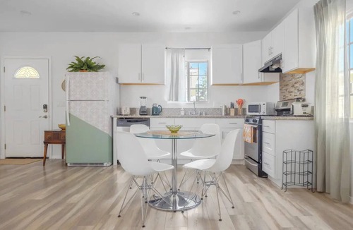Atwater Village House | Serene, Stylish 2bd/2bth Bungalow & Yard - next to Silverlake/Echo Park Hotspots