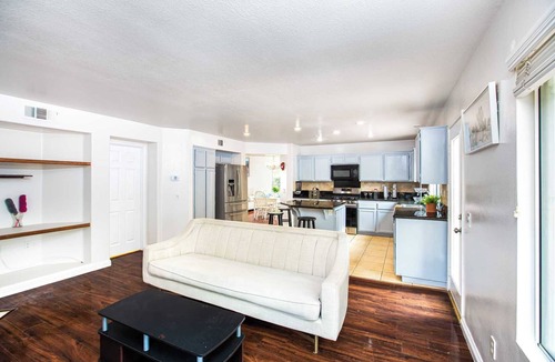 Corona House | Serene Summer Retreat in the Heart of Towergrove - Perfect for Families #41276