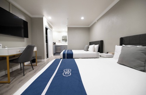 Alhambra Hotel | SGV+DTLA Omeo Suites Quadruple Room