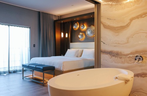 The Strand Hotel | Shade Hotel