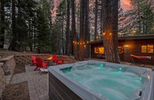 Country Club Estates House | Shady Pines Pets Hot tub