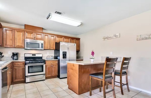 Riverside House | Shalimar Retreat, Large Pool, Hot Tub, Game Room, Backyard, 5 Bdrooms, BBQ Grill