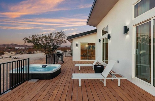 Joshua Tree House | ShangriLa: Deck w/Hot Tub and Cowboy Pool