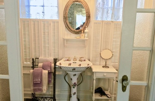 Ferndale Bed & Breakfast | Shaw House Inn