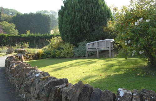 Snowshill Village House | Sheepscombe Byre, Snowshill, Broadway, sleeps 4 guests. This property boasts stunning views.