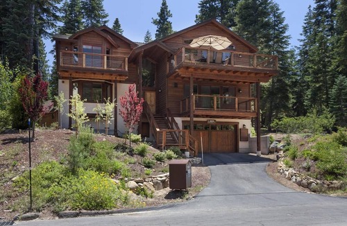 Kingswood Estates House | Shelton Kingswood Luxury Home - Hot Tub