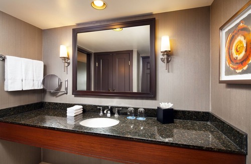 Bonita Hotel | Sheraton Fairplex Suites & Conference Center