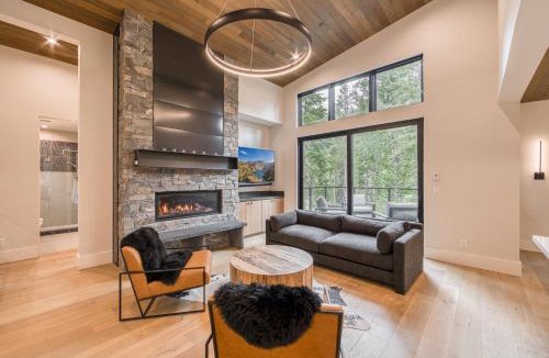 Alpine Meadows House | Shining Creek at Alpine Meadows by Tahoe Getaways - 4 BR w Creek Views, Hot Tub & Ski Shuttle!