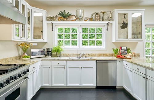 Melrose House | Shop & Dine just steps away from stunning Spanish home and designers Oasis