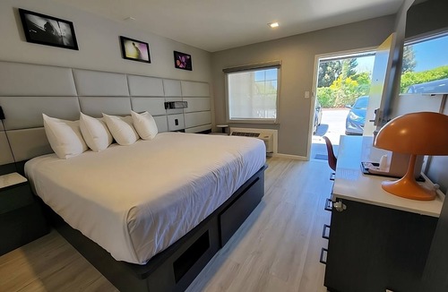 Newhall Hotel | Shopping Spree at Westfield Valley Fair Shopping Mall and Santana Row! Parking