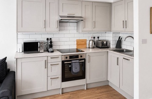 Spitalfields Apartment | Shoreditch Studio Flat near Brick Lane & Liverpool St with Wi-Fi, Washer & Dryer