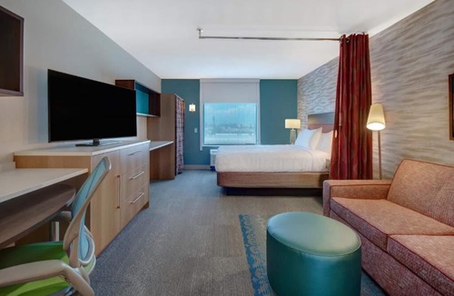 Garden Grove Hotel | Short Drive to Angel Stadium of Anaheim! Onsite Parking and FREE Breakfast!