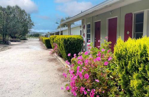 Agua Dulce Hotel | Sierra Pelona Motel