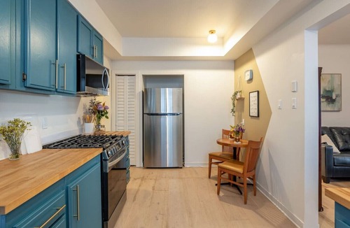 Silver Lake House | Silver Lake Sunshine: Walkscore 89 - close to EVERYTHING!