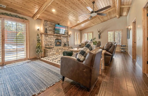Fox Farm House | Silver Pine Place