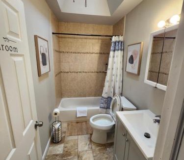 Upper Darby Apartment | Simple 'N' Sheek 3bedroom 1 bathroom house