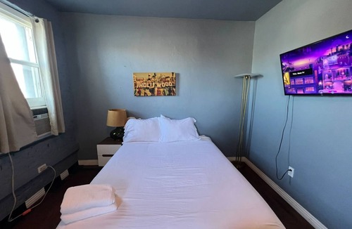Rampart Village Apartment | Simple Studio in LA! Close to Downtown!