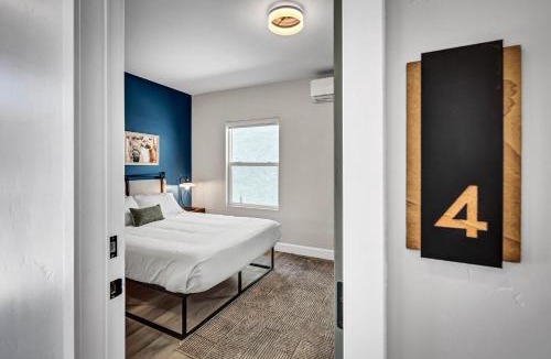 Vista Apartment | Single Bedroom - Queen Size. Heart of Downtown Vista